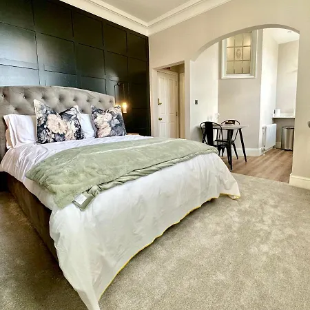 Daire Minster Peak *